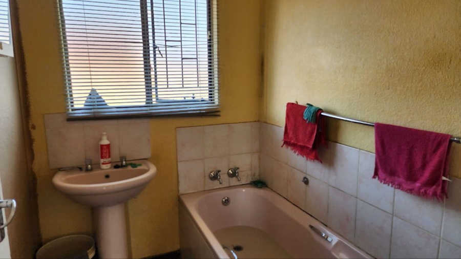 3 Bedroom Property for Sale in Tlhabane North West